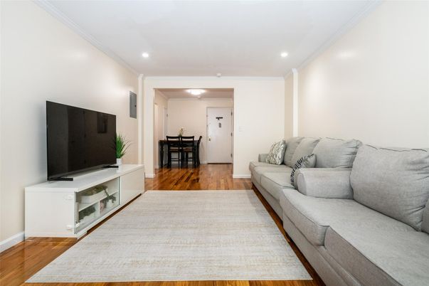 Dining room, Interior, Living room, Recessed Lighting, Wood Texture Flooring