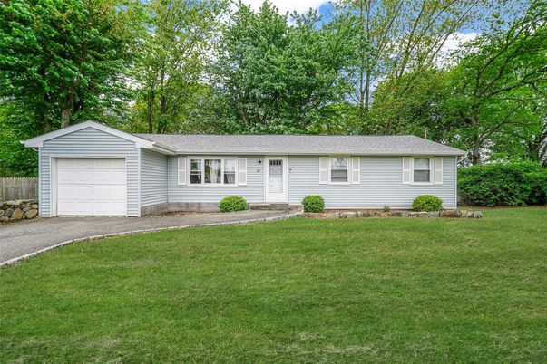 Attached, Exterior, Facade, Ranch