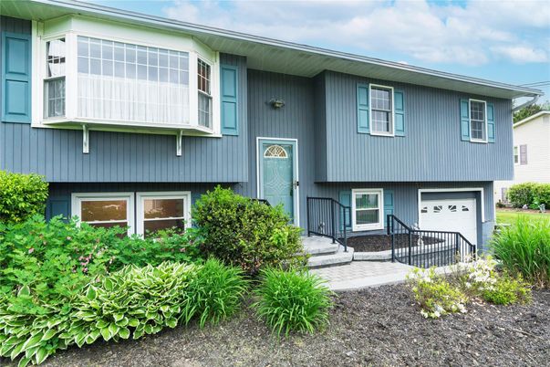 Attached, Exterior, Facade, Raised Ranch