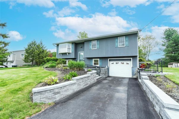 Attached, Exterior, Facade, Raised Ranch