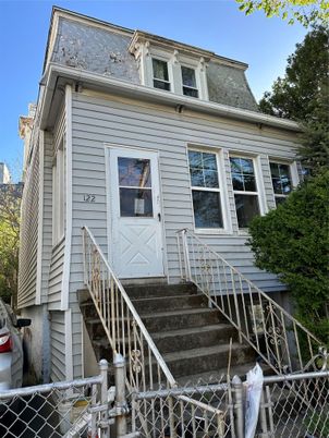 Exterior, Facade, Rowhouse