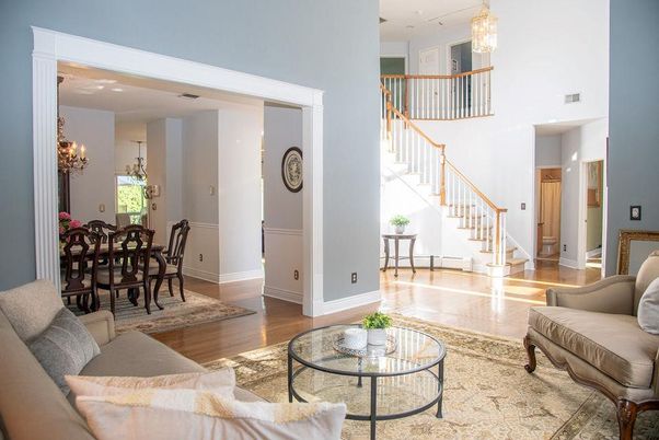 Chandelier, Dining room, Interior, Living room, Pendant Lights, Wood Texture Flooring