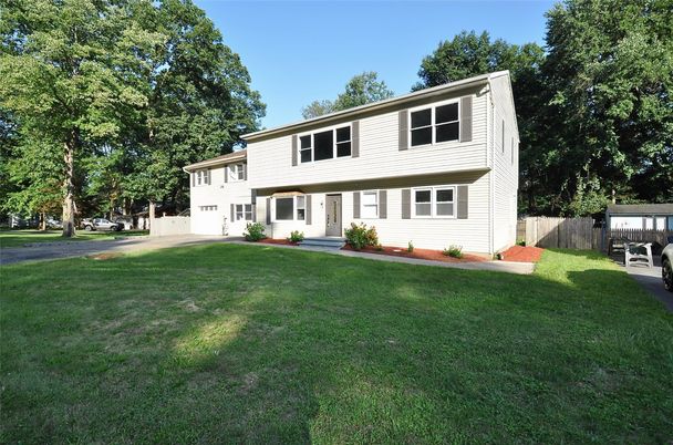 Backyard, Exterior, Facade, Split Level