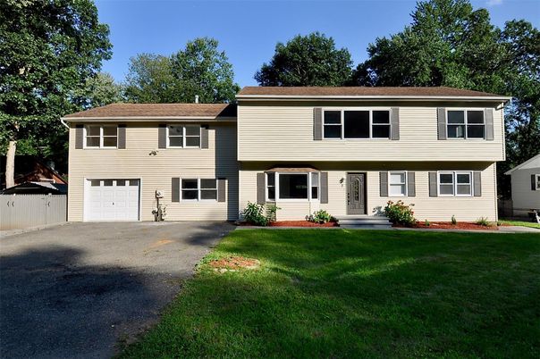 Attached, Exterior, Facade, Split Level