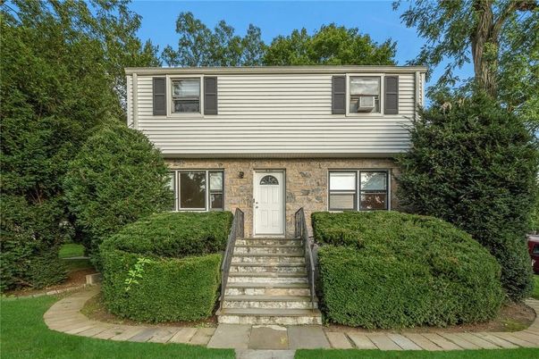 Exterior, Facade, Brick Facade, Split Level