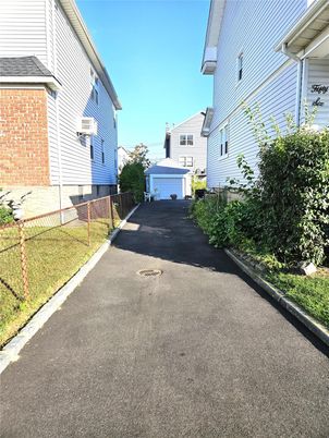 Detached Garage, Exterior