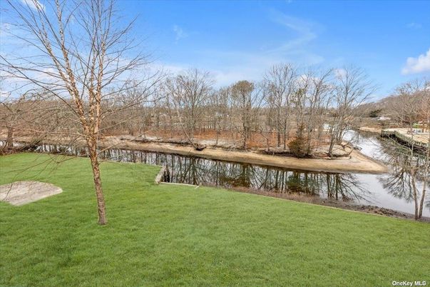 Exterior, Lake