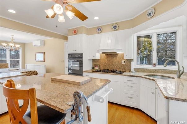 Chandelier, Dining room, Interior, Kitchen, Recessed Lighting, Wood Texture Flooring