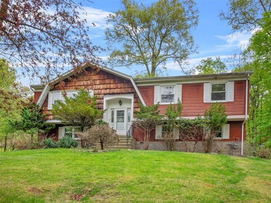 Exterior, Facade, Raised Ranch