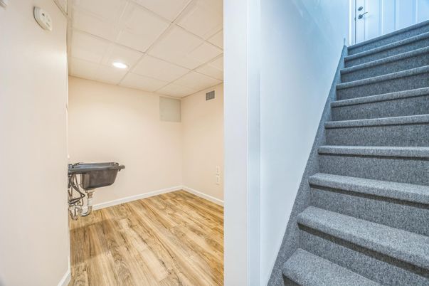 Interior, Recessed Lighting, Wood Texture Flooring