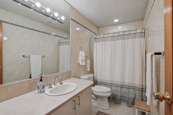Bathroom, Interior, Recessed Lighting