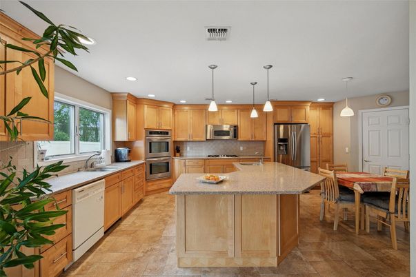 Dining room, Interior, Kitchen, Pendant Lights, Recessed Lighting, Stainless Steel Appliances