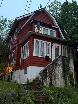 Exterior, Facade, Queen Anne Victorian