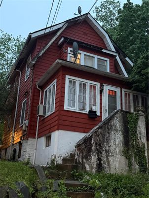 Exterior, Facade, Queen Anne Victorian