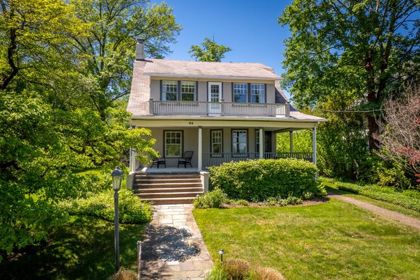 Exterior, Facade, American Foursquare