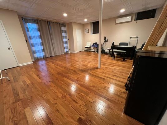 Interior, Piano, Recessed Lighting, Wood Texture Flooring