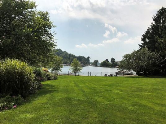 Exterior, Lake