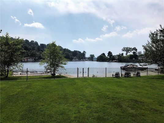 Exterior, Lake