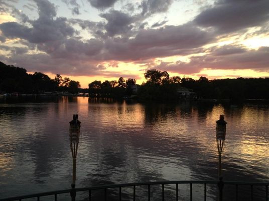 Exterior, Lake