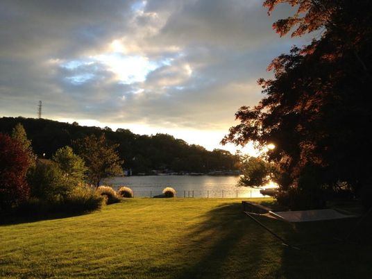 Exterior, Lake