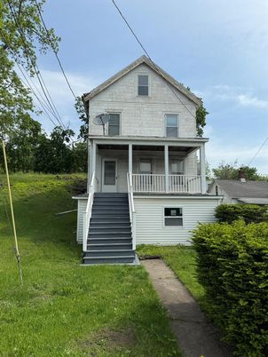 Backyard, Exterior, Facade, Queen Anne Victorian