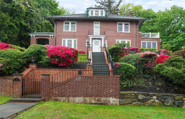 Exterior, Facade, Brick Facade, American Foursquare