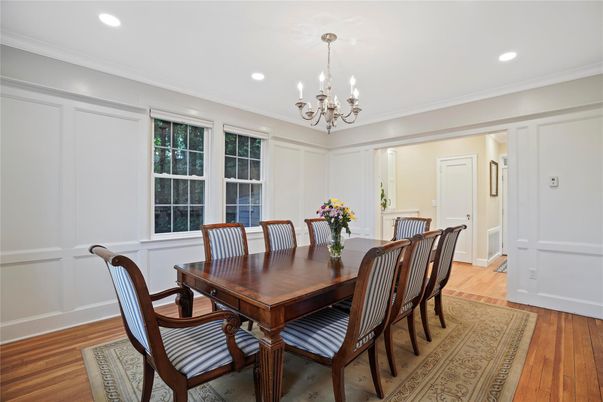 Chandelier, Dining room, Interior, Recessed Lighting, Wood Texture Flooring