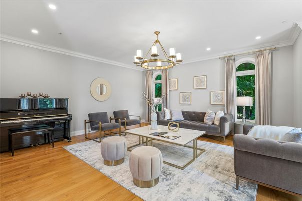Chandelier, Interior, Living room, Piano, Recessed Lighting, Wood Texture Flooring