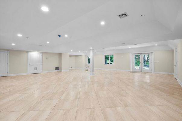 Empty room, Interior, Recessed Lighting