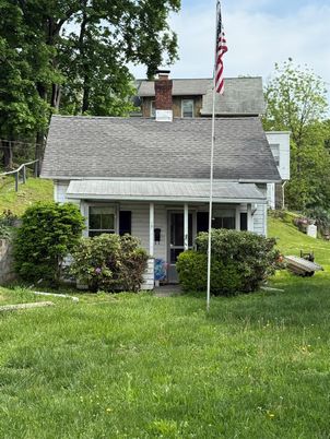 Exterior, Facade, Cape Cod