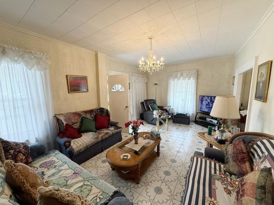 Chandelier, Interior, Living room