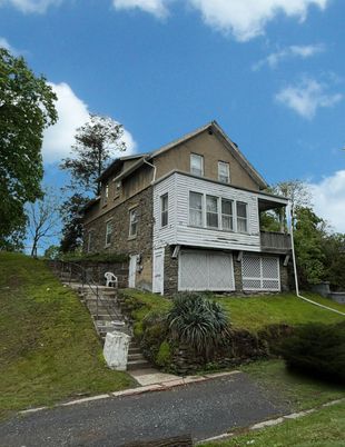 Exterior, Facade, Brick Facade, Queen Anne Victorian