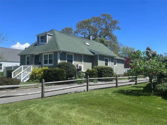 Exterior, Facade, Cape Cod