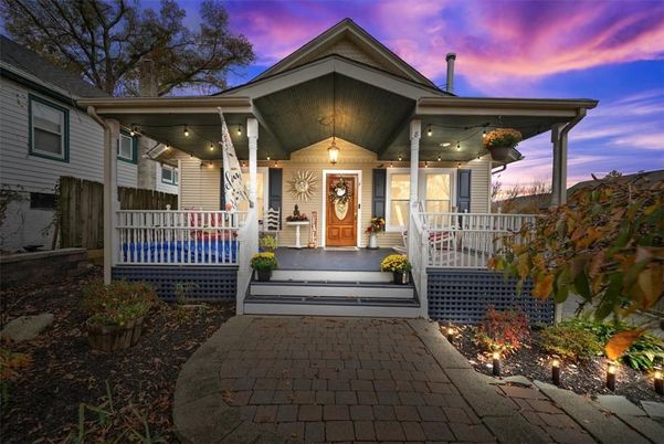 Exterior, Facade, American Craftsman