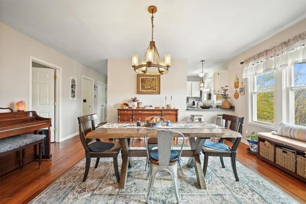 Chandelier, Dining room, Interior, Pendant Lights, Piano, Wood Texture Flooring