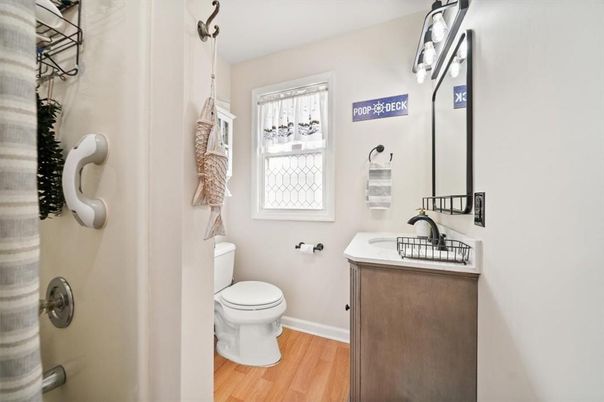Bathroom, Interior, Pendant Lights, Wood Texture Flooring