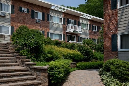 Exterior, Facade, Brick Facade, Rowhouse