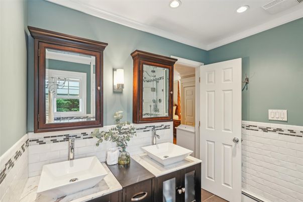 Bathroom, Dual Sink Vanities, Interior, Recessed Lighting