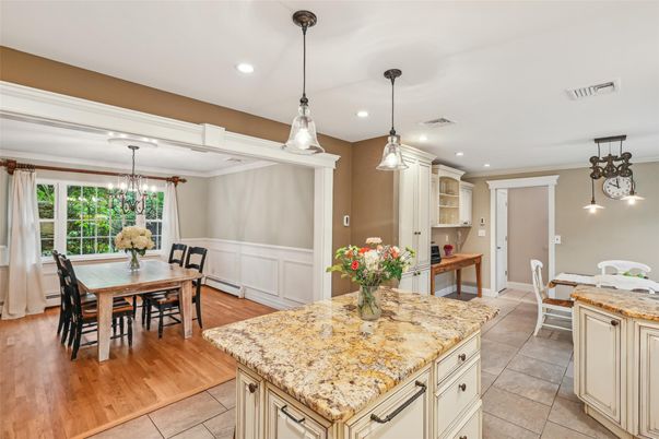 Chandelier, Dining room, Interior, Kitchen, Pendant Lights, Recessed Lighting, Wood Texture Flooring
