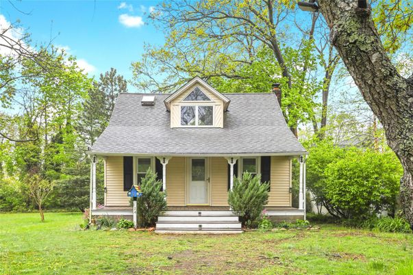 Exterior, Facade, Cape Cod
