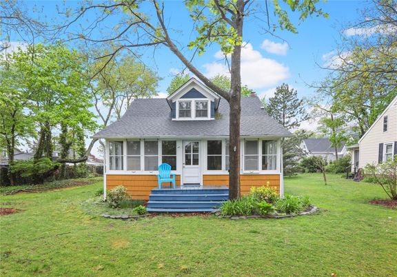 Exterior, Facade, Cape Cod