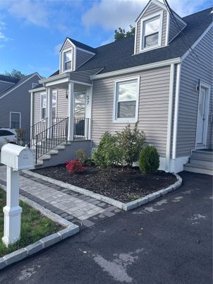 Exterior, Facade, Cape Cod