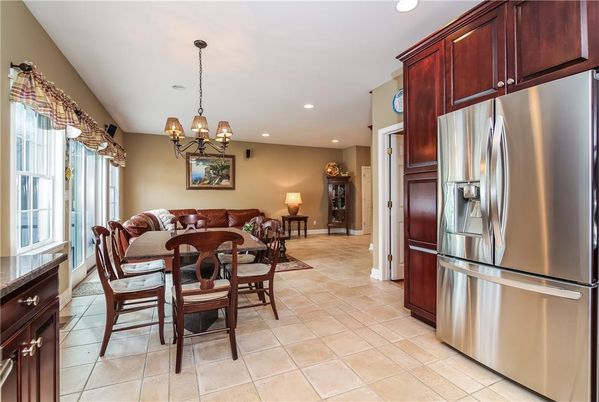 Chandelier, Dining room, Interior, Kitchen, Recessed Lighting, Stainless Steel Appliances