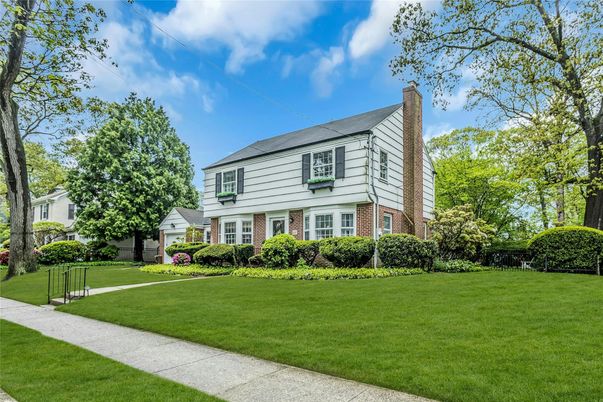 Backyard, Exterior, Facade, Brick Facade, Georgian