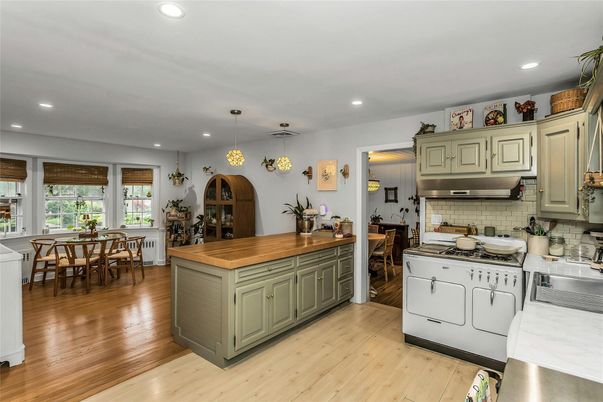Dining room, Interior, Kitchen, Pendant Lights, Recessed Lighting, Wood Texture Flooring