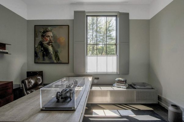 Home Office, Interior