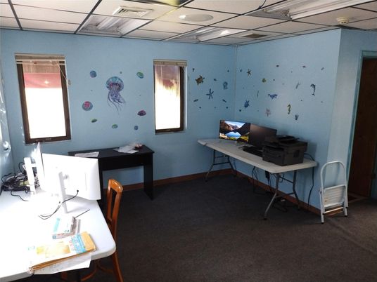 Home Office, Interior
