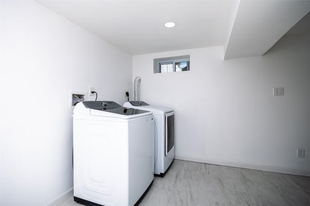 Interior, Marble, Recessed Lighting, Washer