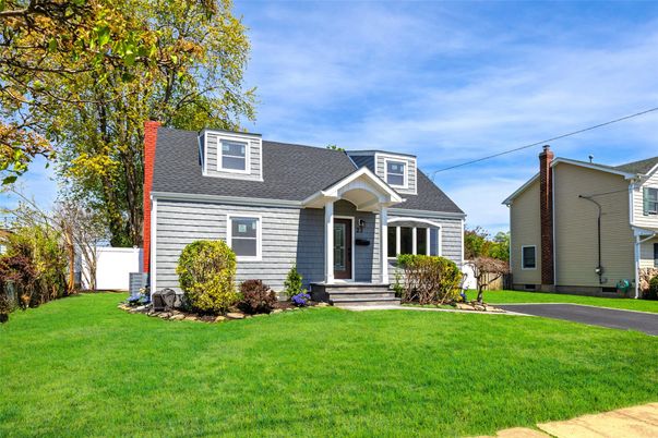 Exterior, Facade, Cape Cod