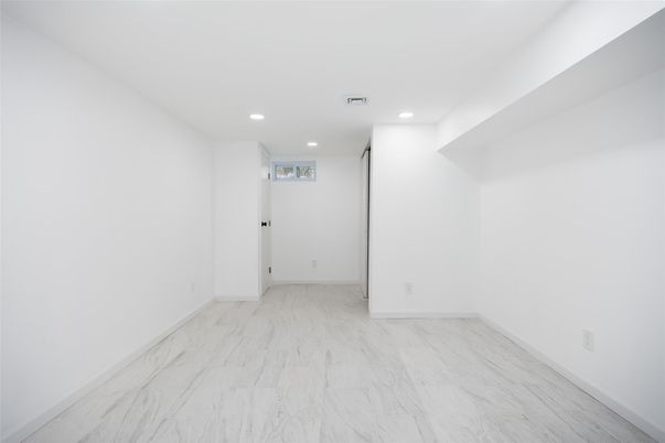 Empty room, Interior, Marble, Recessed Lighting